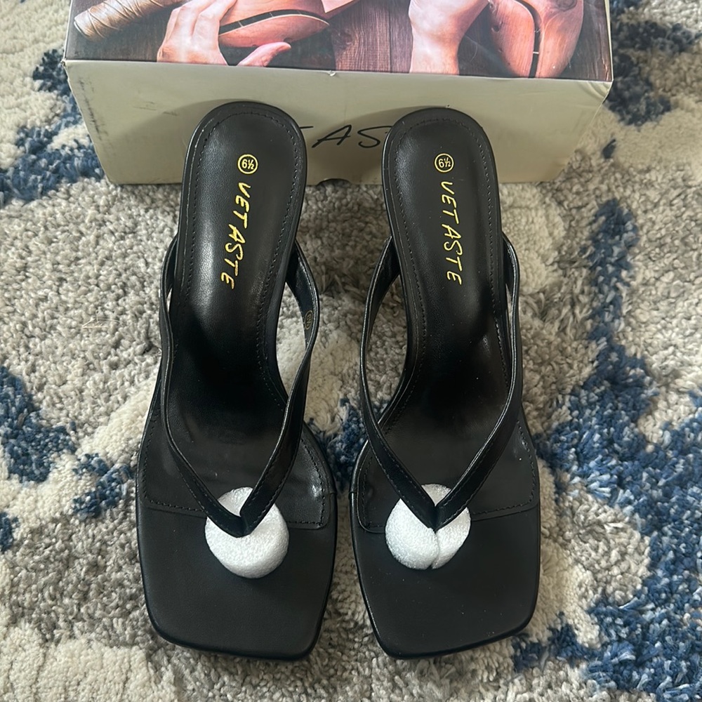 Vetaste Black Sandal Thongs Size 6.5